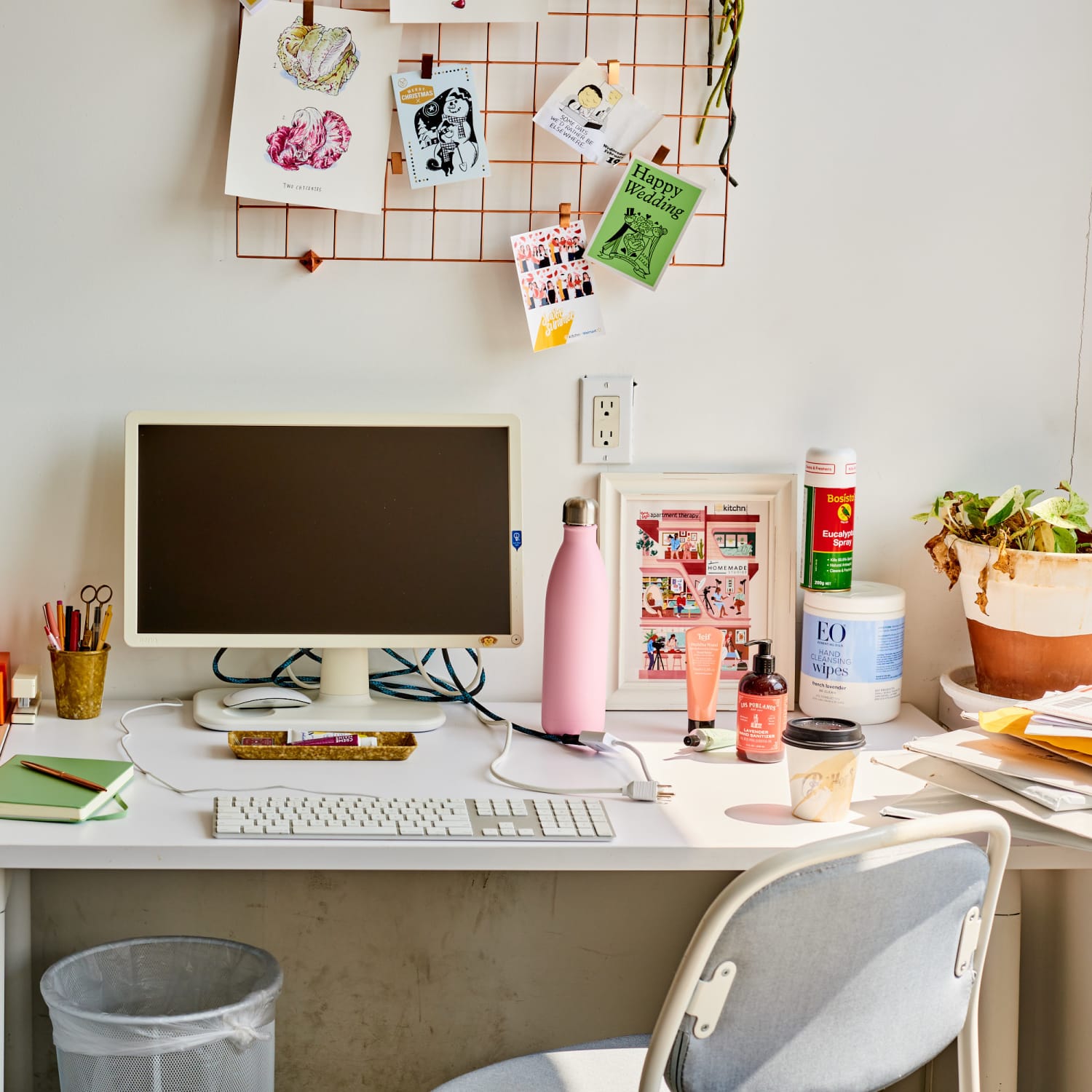 Aesthetic shop standing desk
